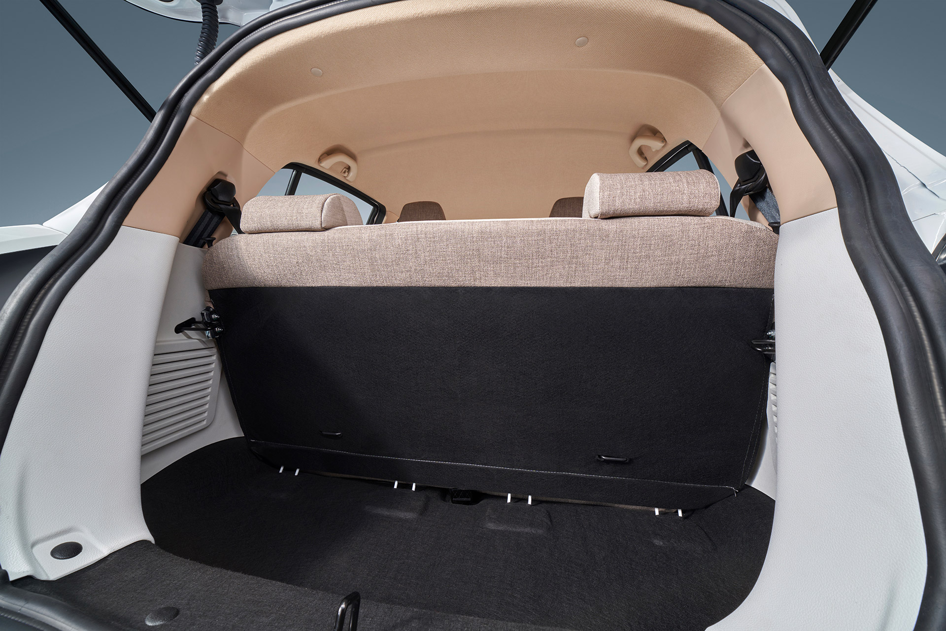 BAW Bagel interior — controls