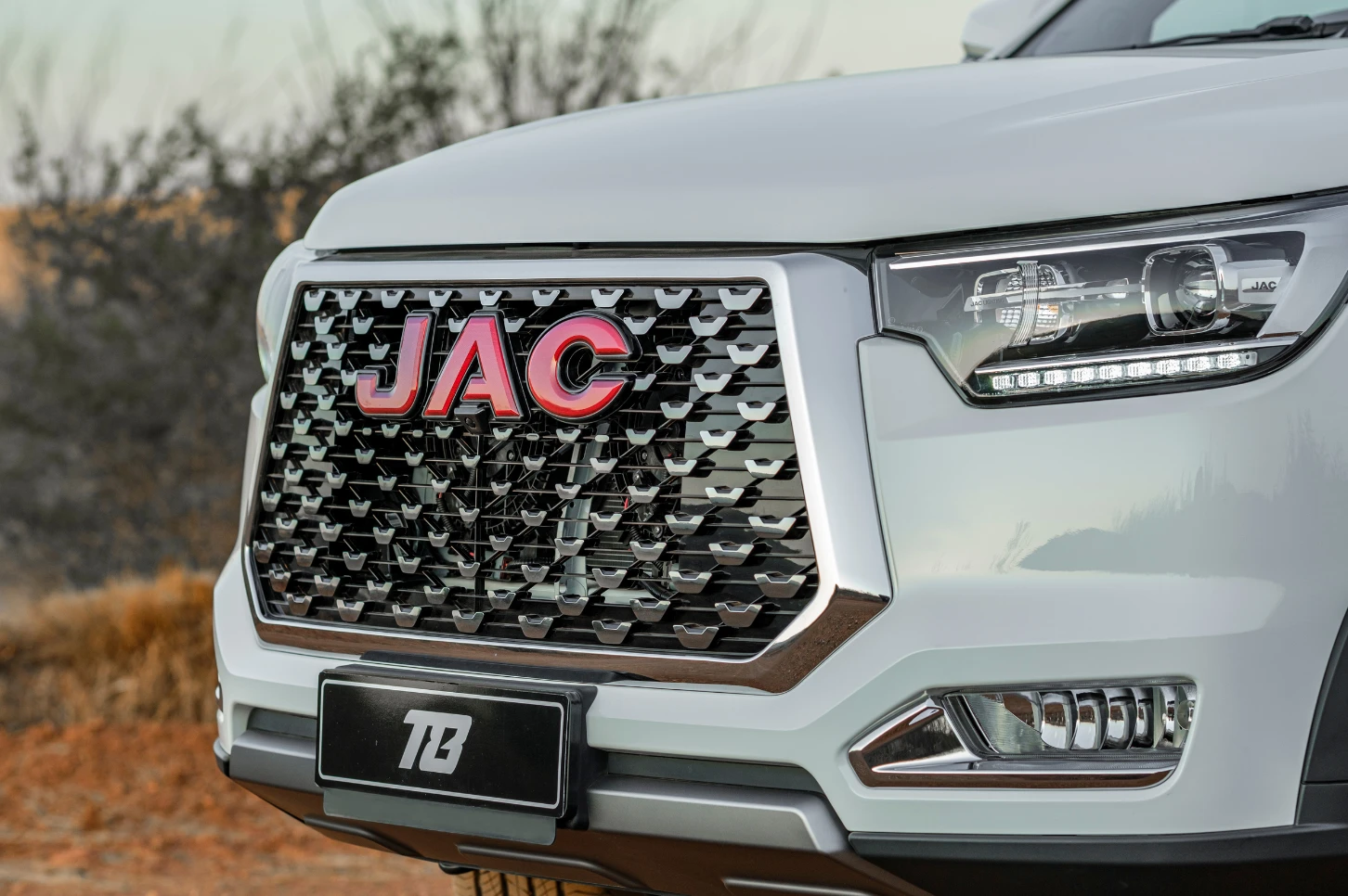 JAC T8 4×4 — exterior